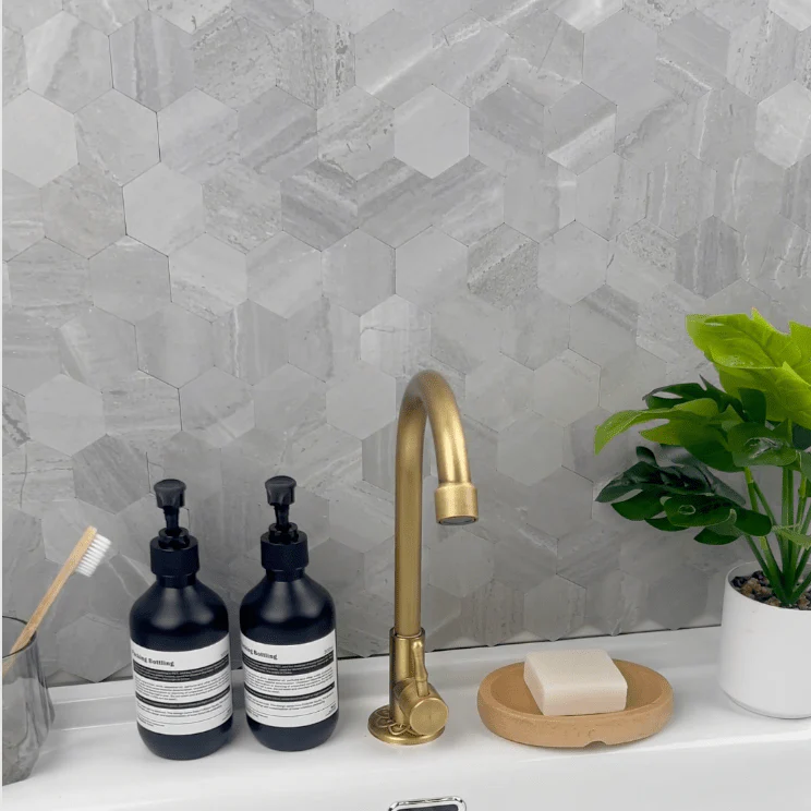 10-pk Hexagon lysegrå betong selvklebende veggfliser - Image 3