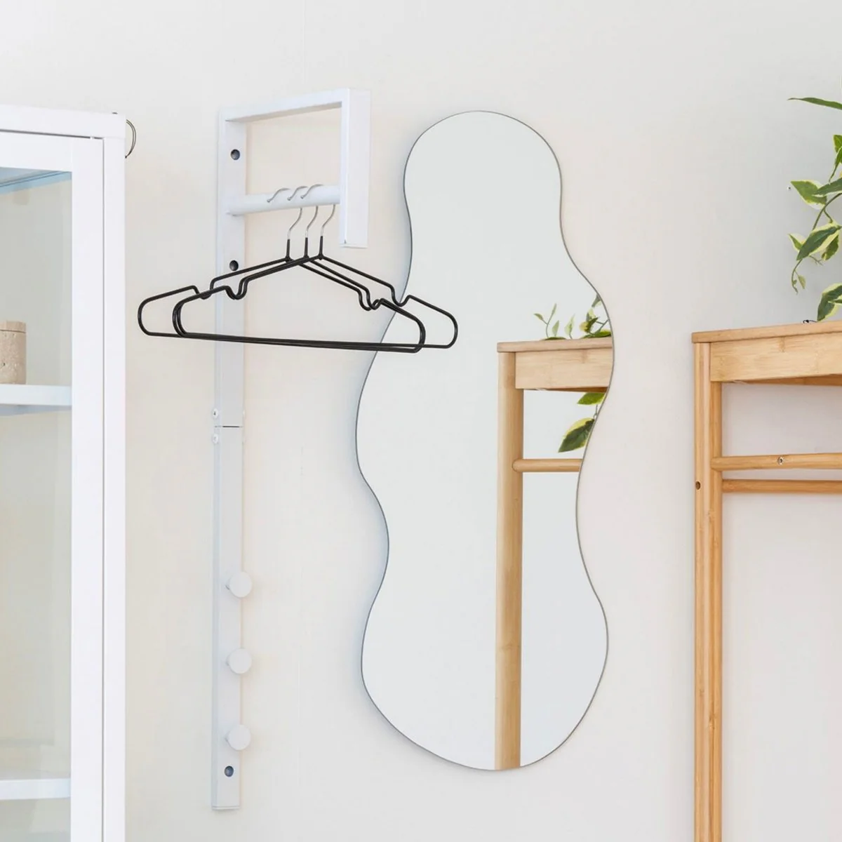 Trento vegghengt klesstativ hvit metall 82 cm