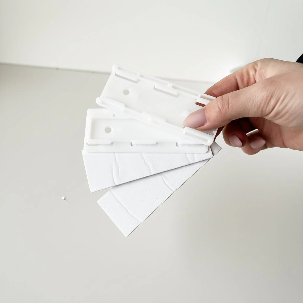 Selvklebende holder for grenuttak - Image 3