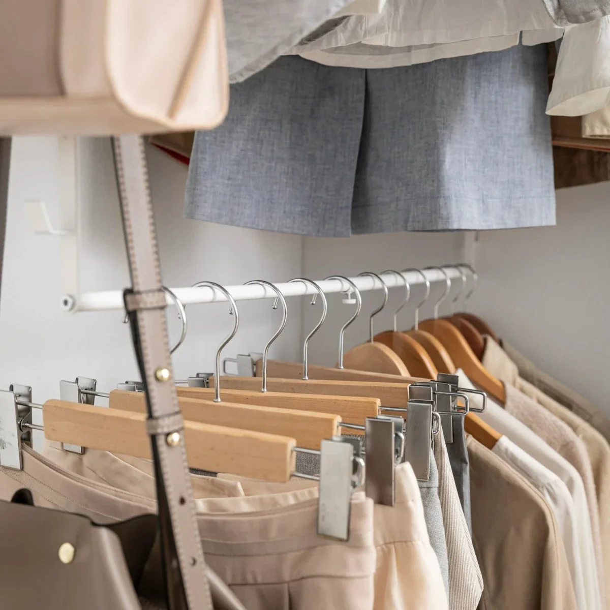 Justerbart klesstativ for garderobe med kroker - Image 8