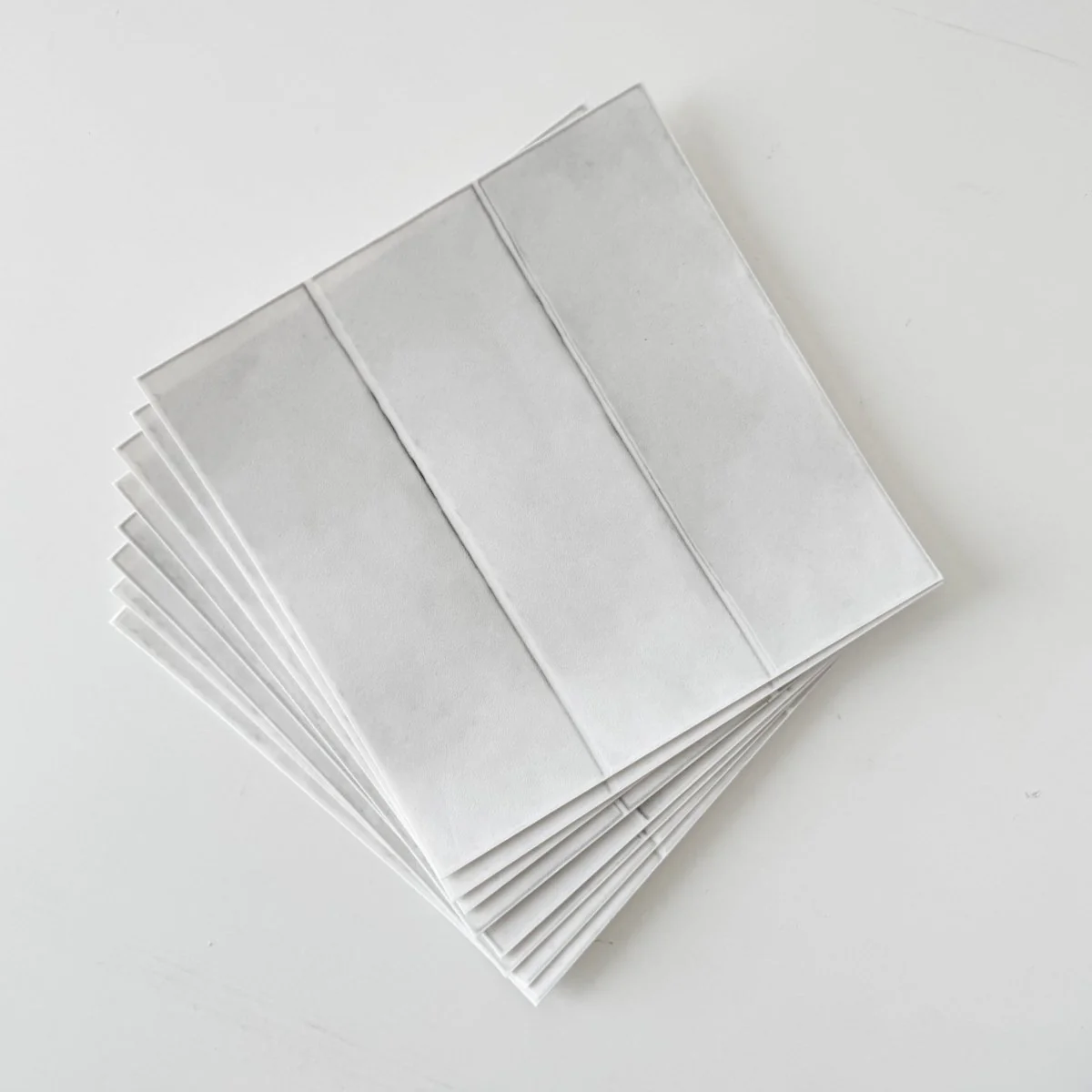 8-pk Katja lys grå selvklebende fliser - Image 3