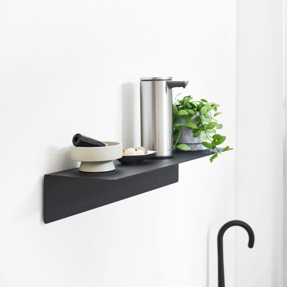 Vegghylle i sort metall 50 x 15,7 cm - Image 7