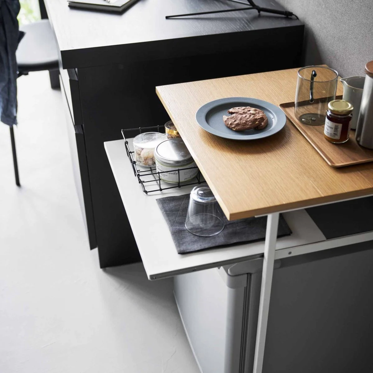 Sidebord med treplate og uttrekkbar hylle hvit 53 x 45 x 66,8 cm - Image 2